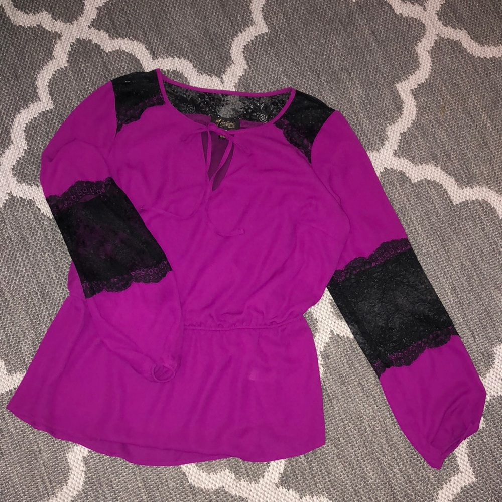 Long sleeve with lace details